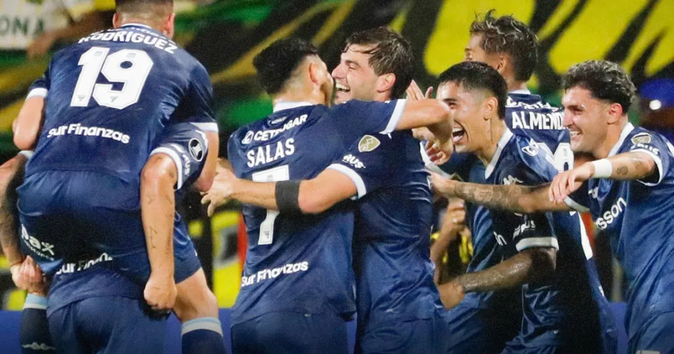 Racing goleó a Bucaramanga